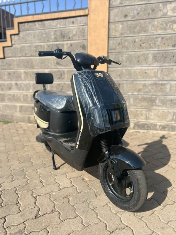 N8 Smart Urban Electric Moped – 60V 20Ah Battery, 2000W Engine & Passenger Backrest